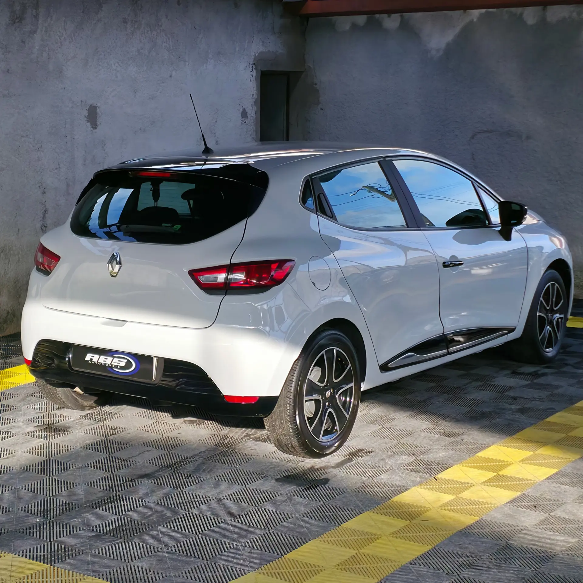 Renault Clio Dynamic S 3