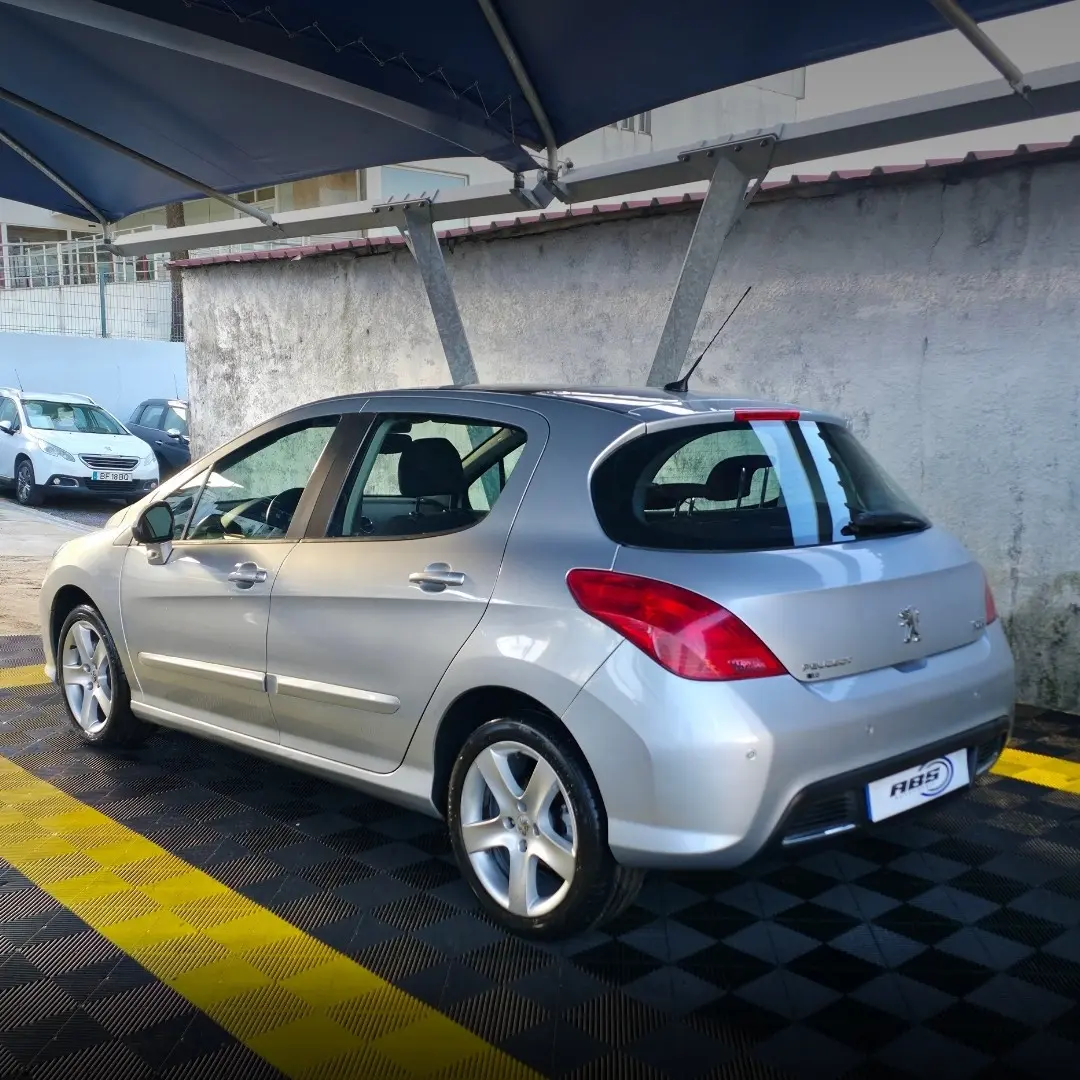 Peugeot 308 1.6 HDi Executive CMP6 4