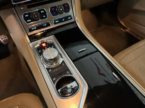 Jaguar XF 3.0 D V6 S Portfolio 159g 13