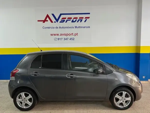 Toyota Yaris 1.0 VVT-i AC Manual 2