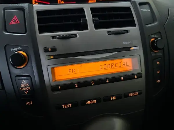 Toyota Yaris 1.0 VVT-i AC Manual 14