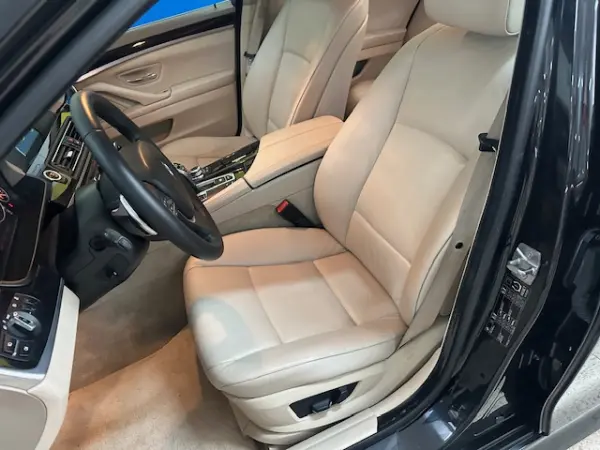 BMW 520 d Pack M Auto 10