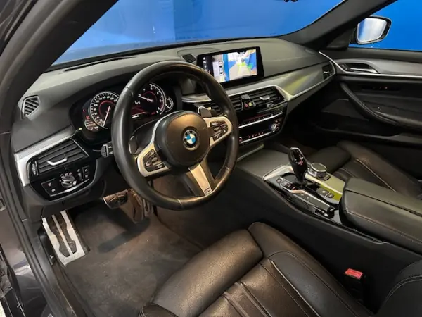 BMW 520 d Pack M Auto 11