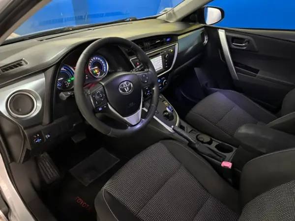 Toyota Auris Touring Sports 1.8 HSD Comfort +P.Sport+Navi 11