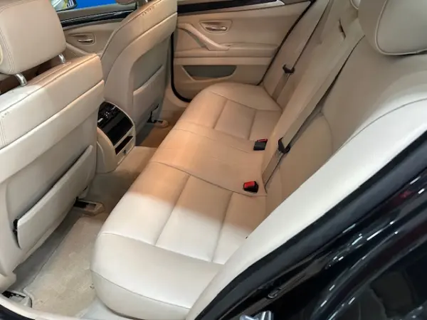 BMW 520 d Pack M Auto 11
