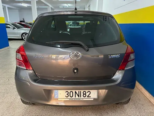 Toyota Yaris 1.0 VVT-i AC Manual 8