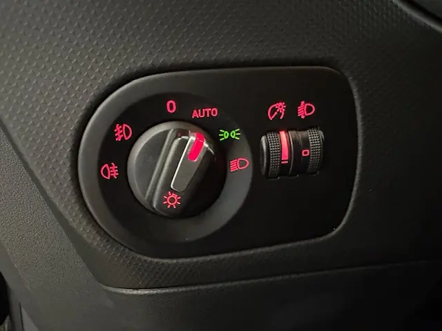 SEAT Leon 1.6 TDI ECOMOTIVE Style 18