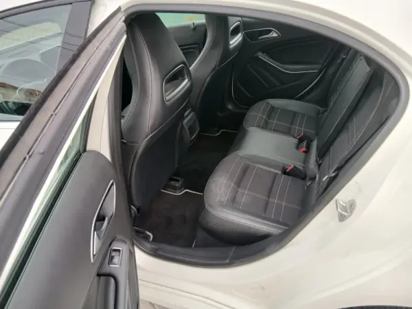 Mercedes-Benz A 200 Outro 9