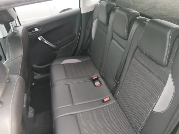 Peugeot 2008 1.6 BlueHDi Allure 14