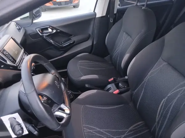 Peugeot 208 1.4 HDi 7