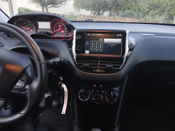 Peugeot 208 1.4 HDi 13