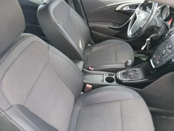 Opel Astra Sports Tourer Outro 9