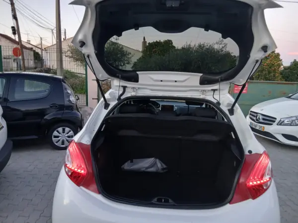 Peugeot 208 1.4 HDi 16