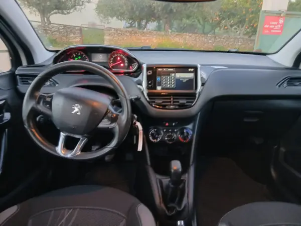 Peugeot 208 1.4 HDi 11