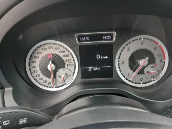 Mercedes-Benz A 200 Outro 12