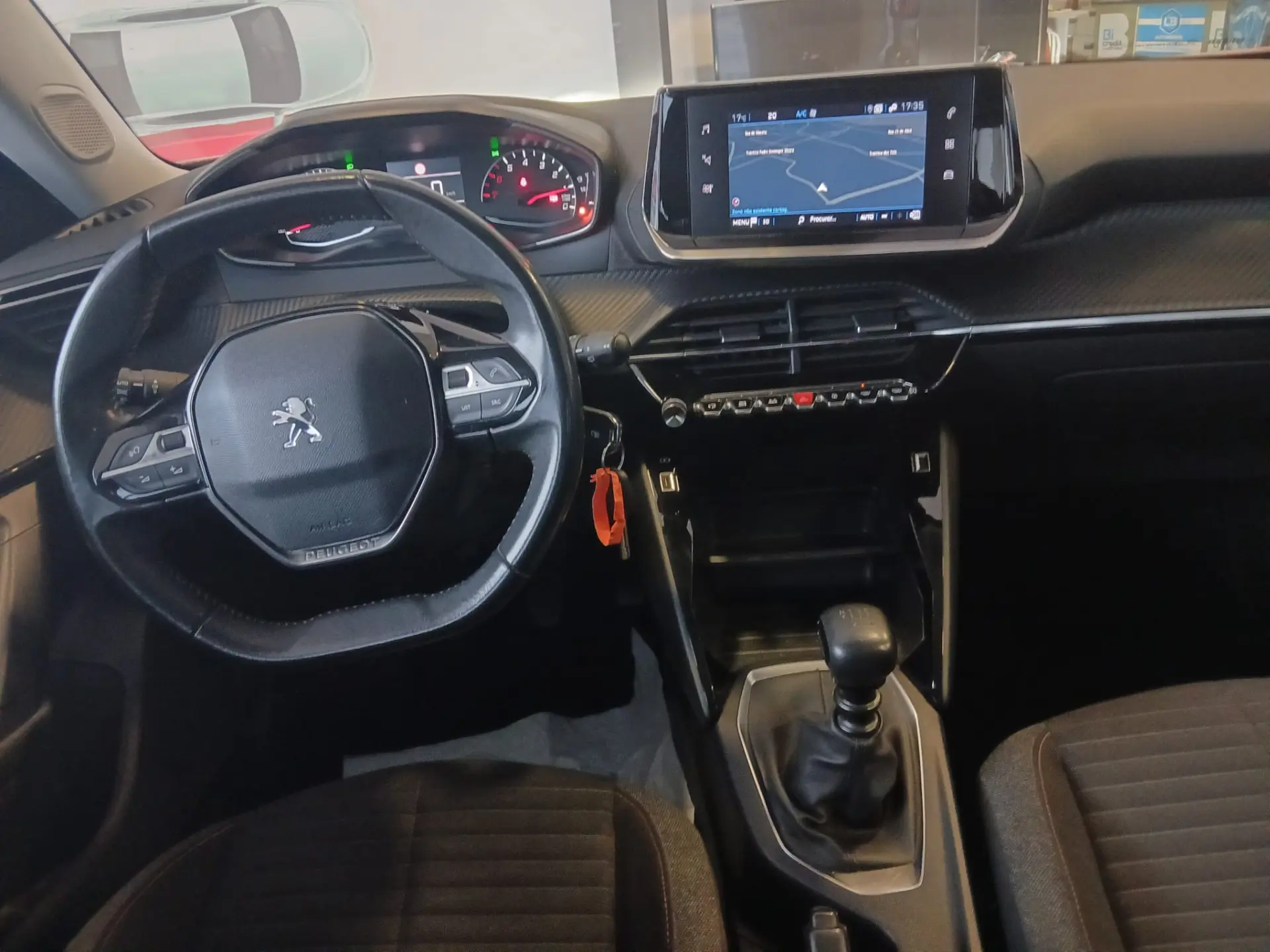 Peugeot 2008 1.2 PureTech Active Pack 8