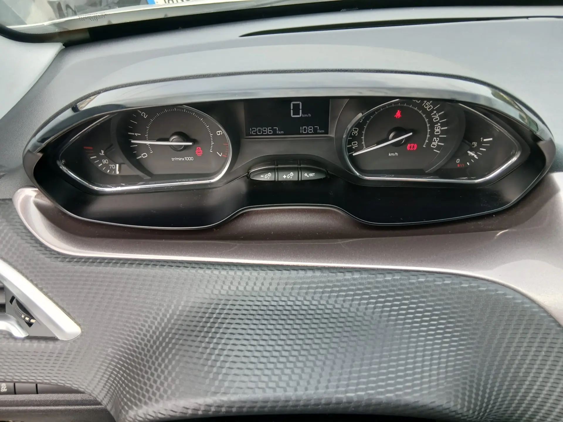 Peugeot 2008 1.2 VTi Allure 8