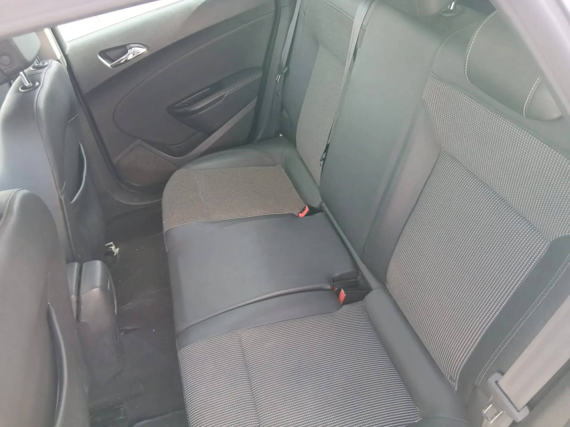 Opel Astra Sports Tourer Outro 11