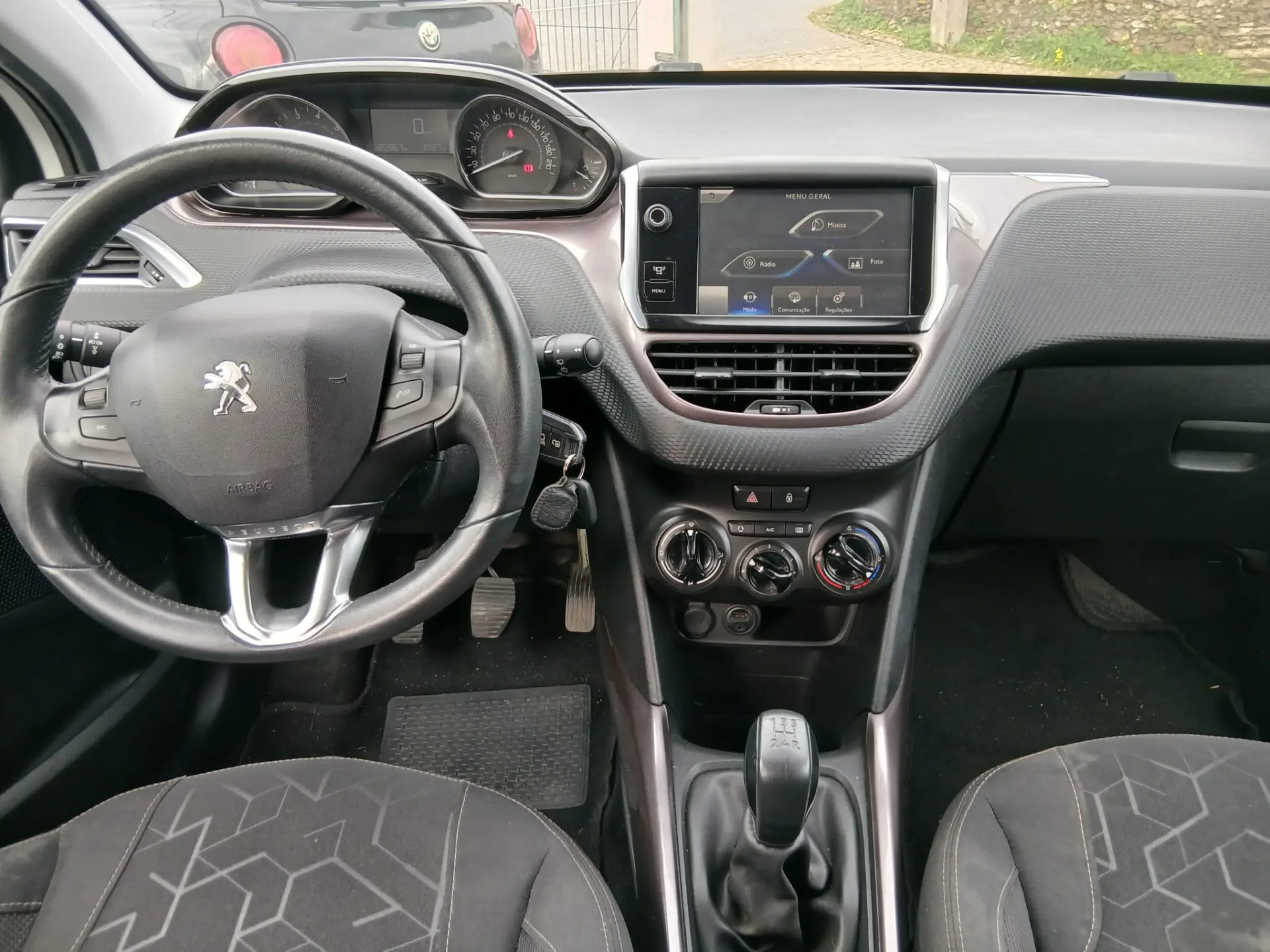 Peugeot 2008 1.2 VTi Allure 10