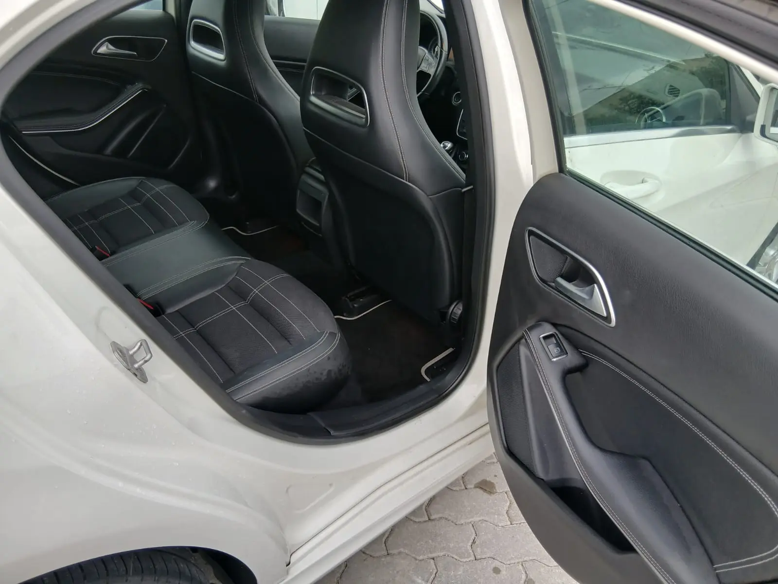 Mercedes-Benz A 200 Outro 10