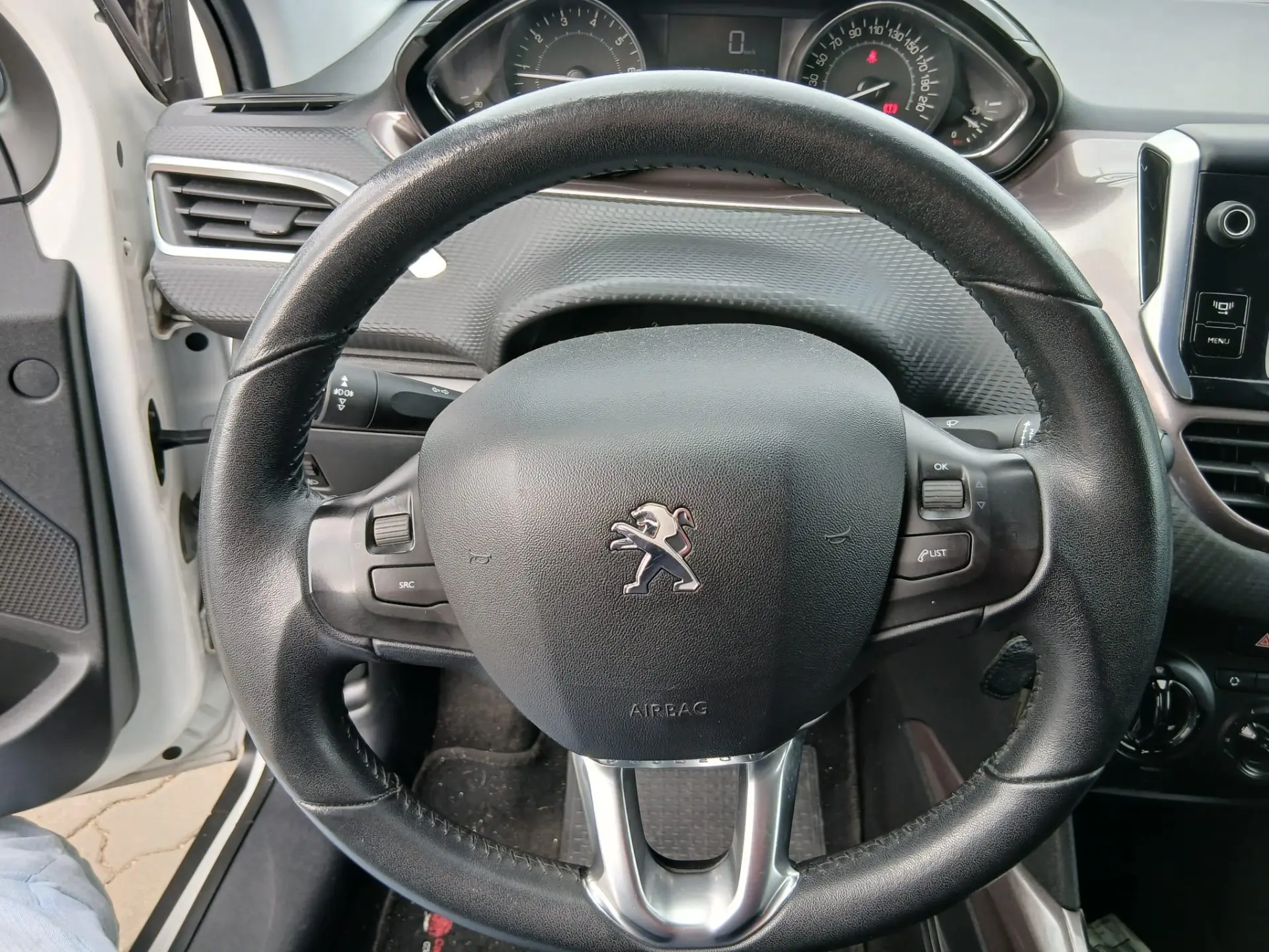 Peugeot 2008 1.2 VTi Allure 9