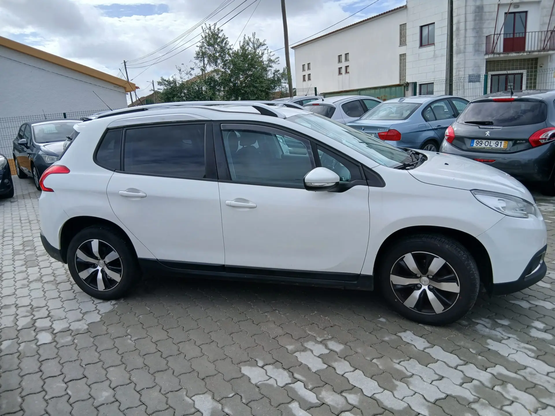 Peugeot 2008 1.2 VTi Allure 5