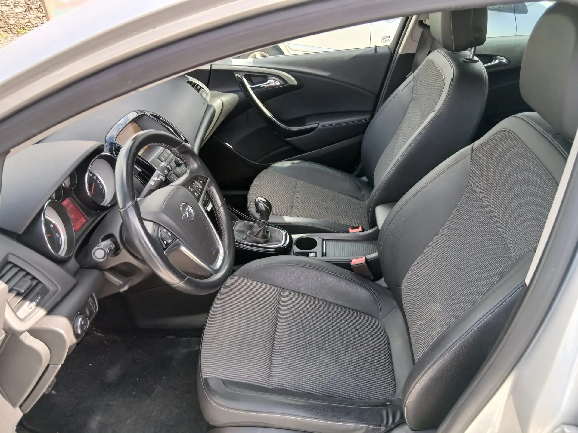 Opel Astra Sports Tourer Outro 8