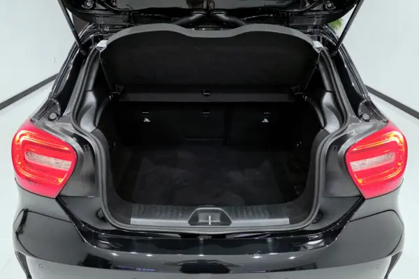 Mercedes-Benz A 200 d AMG Line Aut. 13