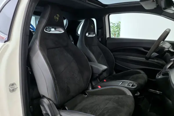 Abarth 500e C Scorpionissima 12