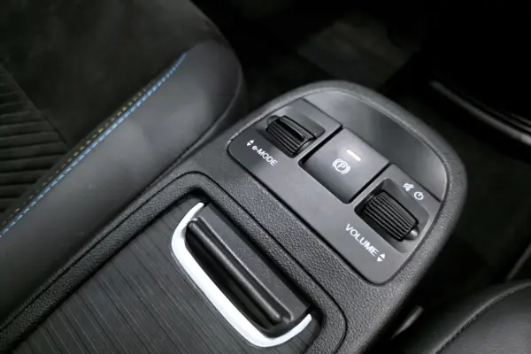 Abarth 500e C Scorpionissima 27