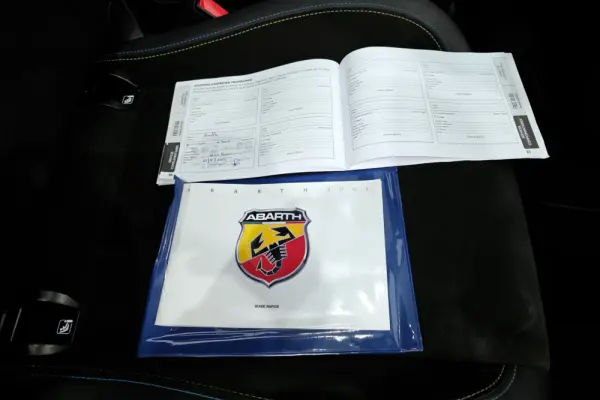 Abarth 500e C Scorpionissima 31