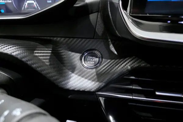 Peugeot e-2008 50 kWh GT Pack 21