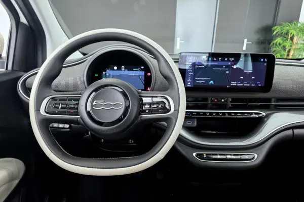 Fiat 500e 42kWh la Prima (by Bocelli) 12