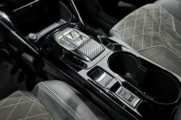 Peugeot e-2008 50 kWh GT Pack 26