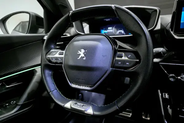 Peugeot e-2008 50 kWh GT Pack 16