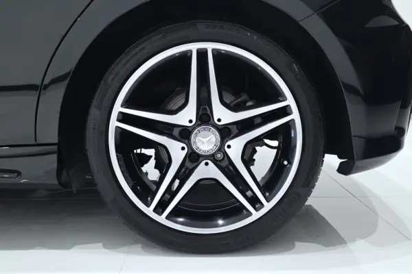 Mercedes-Benz A 200 d AMG Line Aut. 27