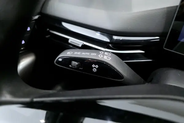 MG MG4 51 kWh Standard 19