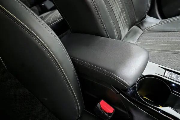 Peugeot e-2008 50 kWh GT Pack 27