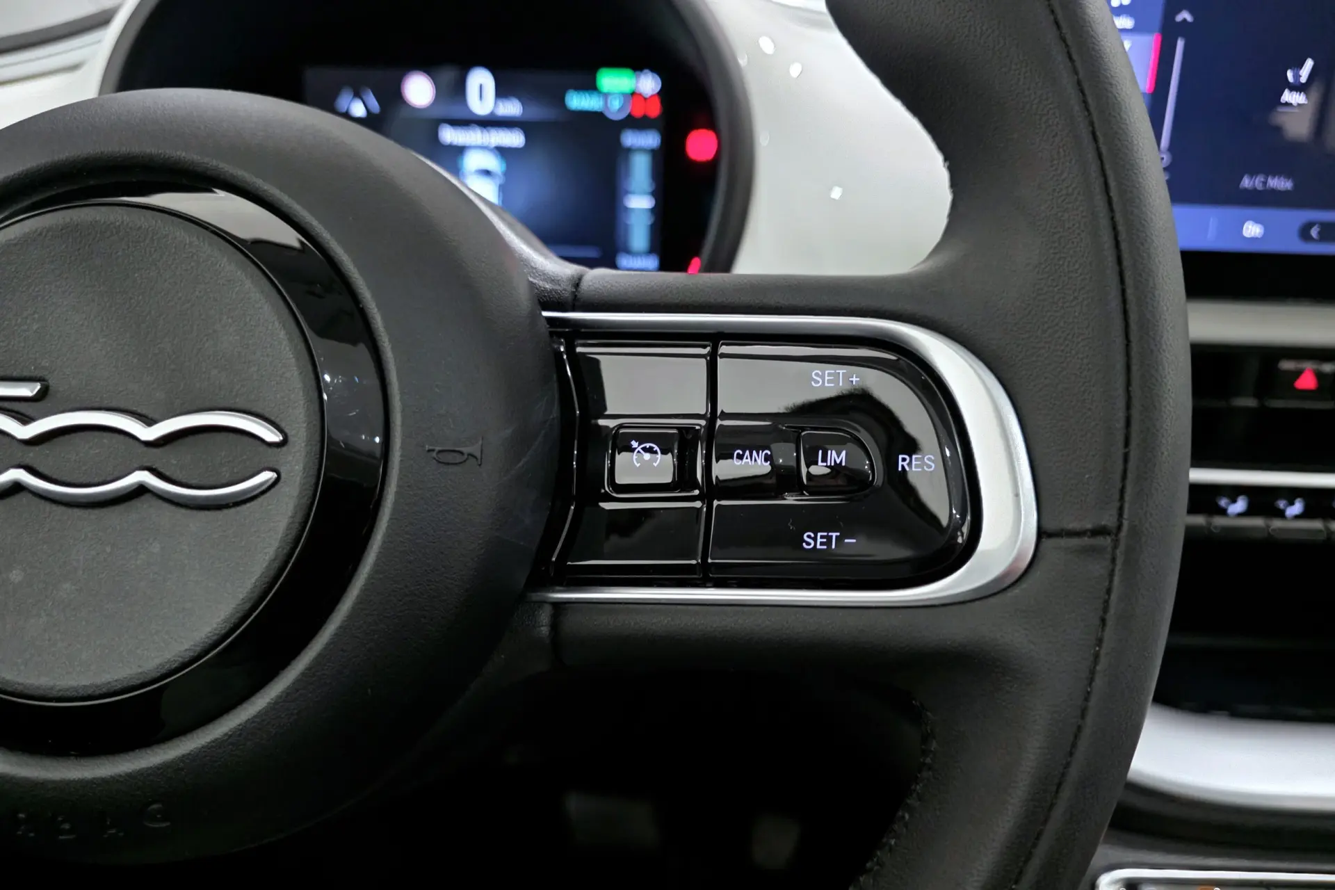 Fiat 500e 3 + 1 42 kWh Icon 18