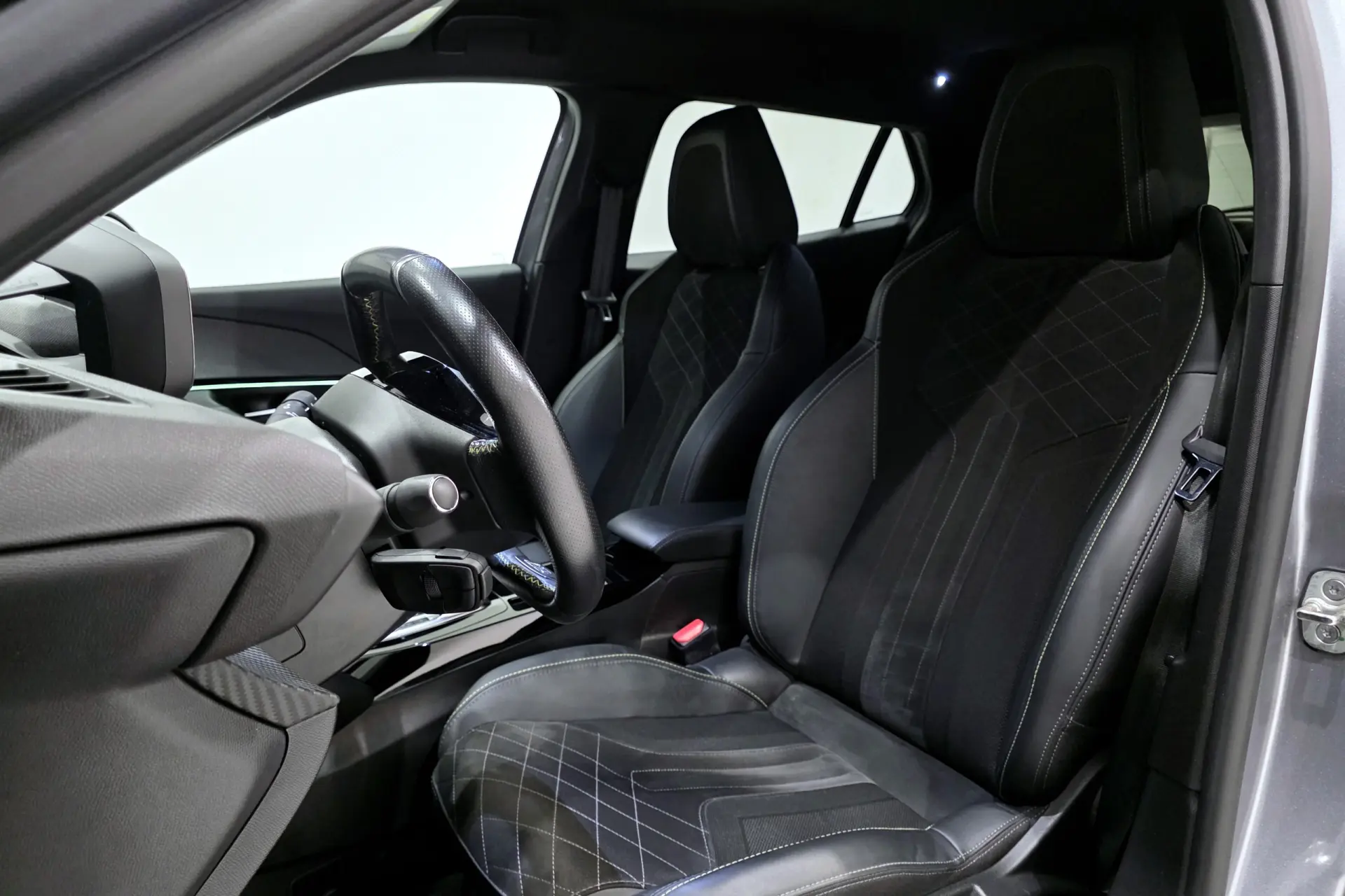 Peugeot e-2008 50 kWh GT Pack 8