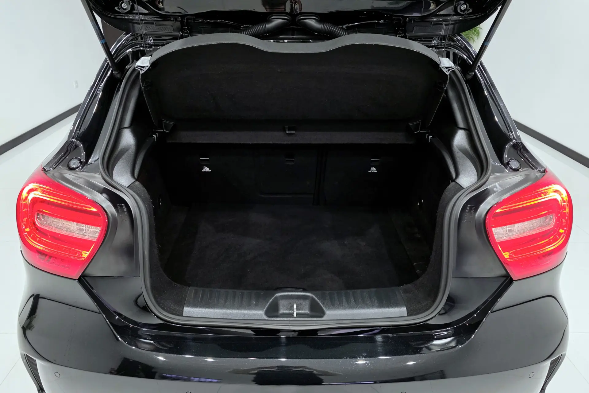 Mercedes-Benz A 200 d AMG Line Aut. 13