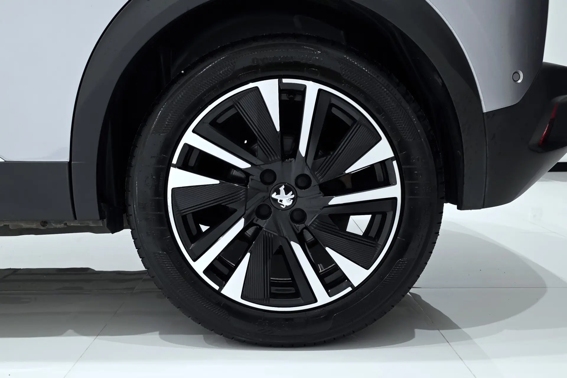 Peugeot e-2008 50 kWh GT Pack 32