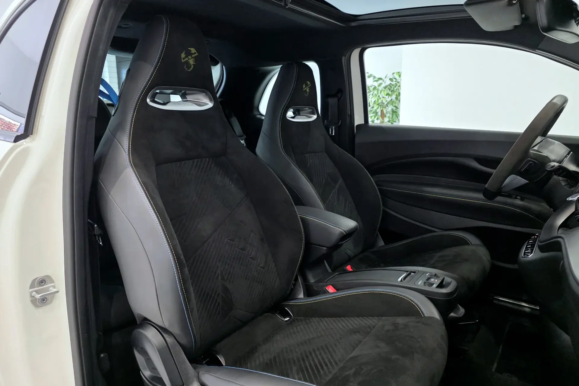 Abarth 500e C Scorpionissima 12