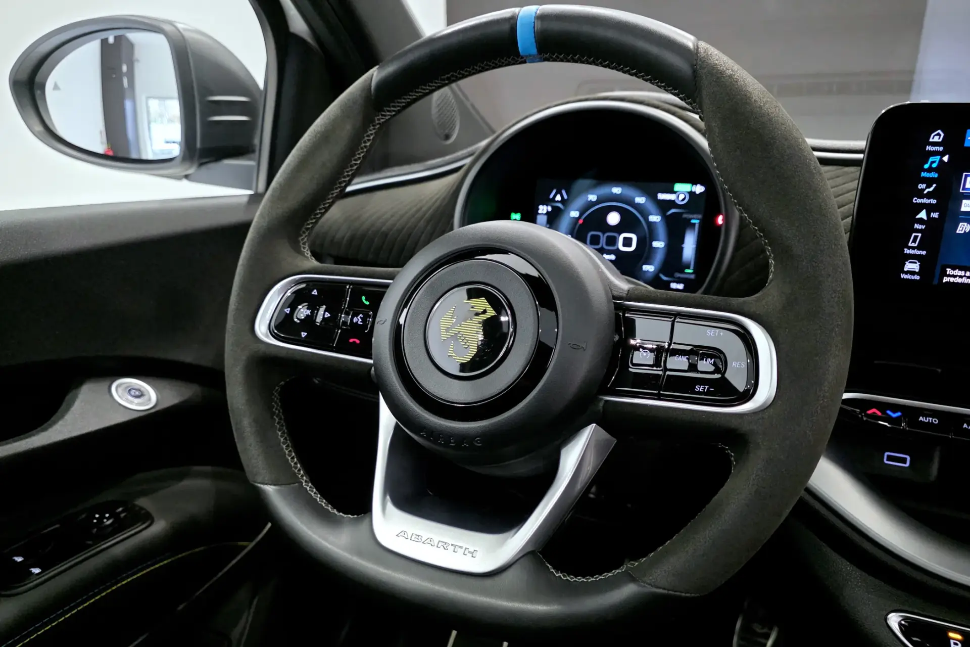 Abarth 500e C Scorpionissima 14