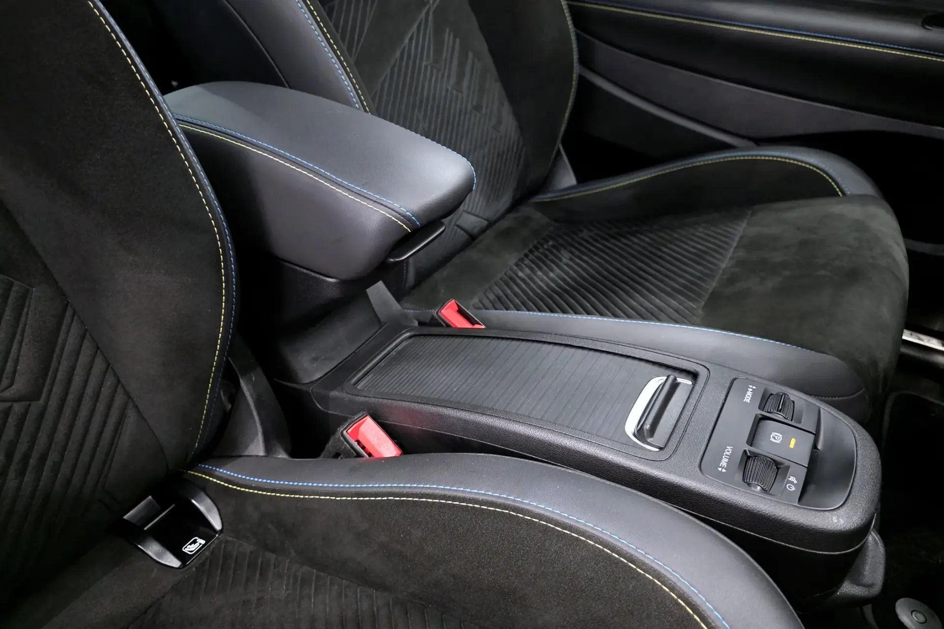 Abarth 500e C Scorpionissima 26