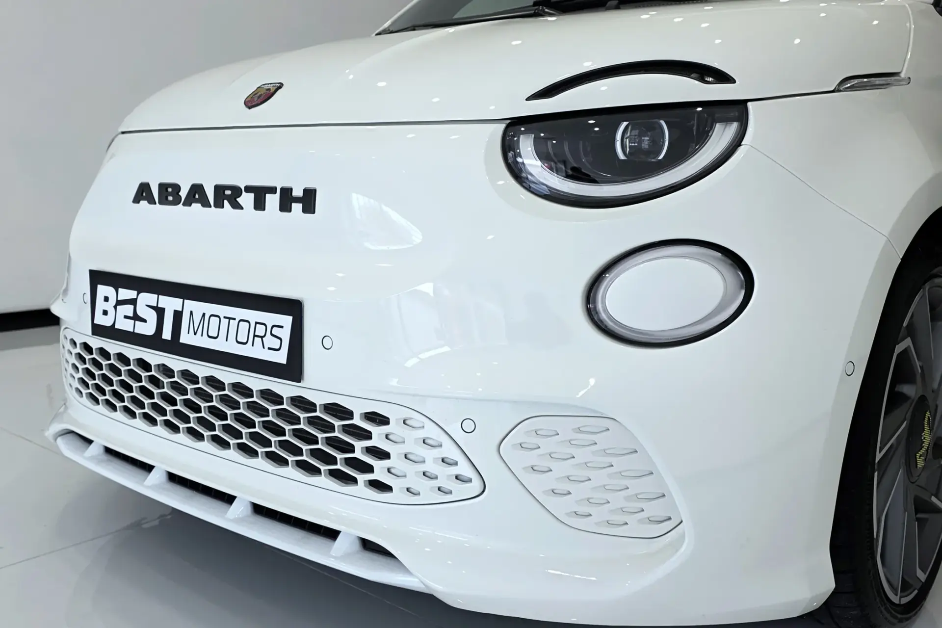 Abarth 500e C Scorpionissima 38