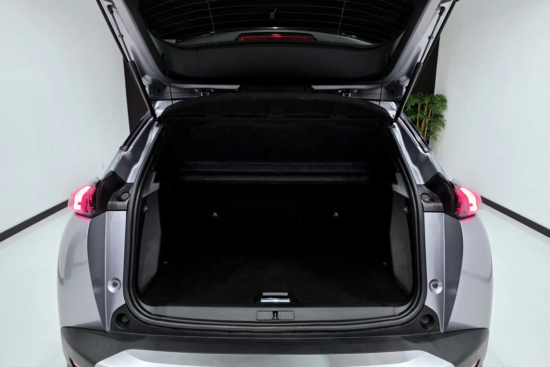 Peugeot e-2008 50 kWh GT Pack 13