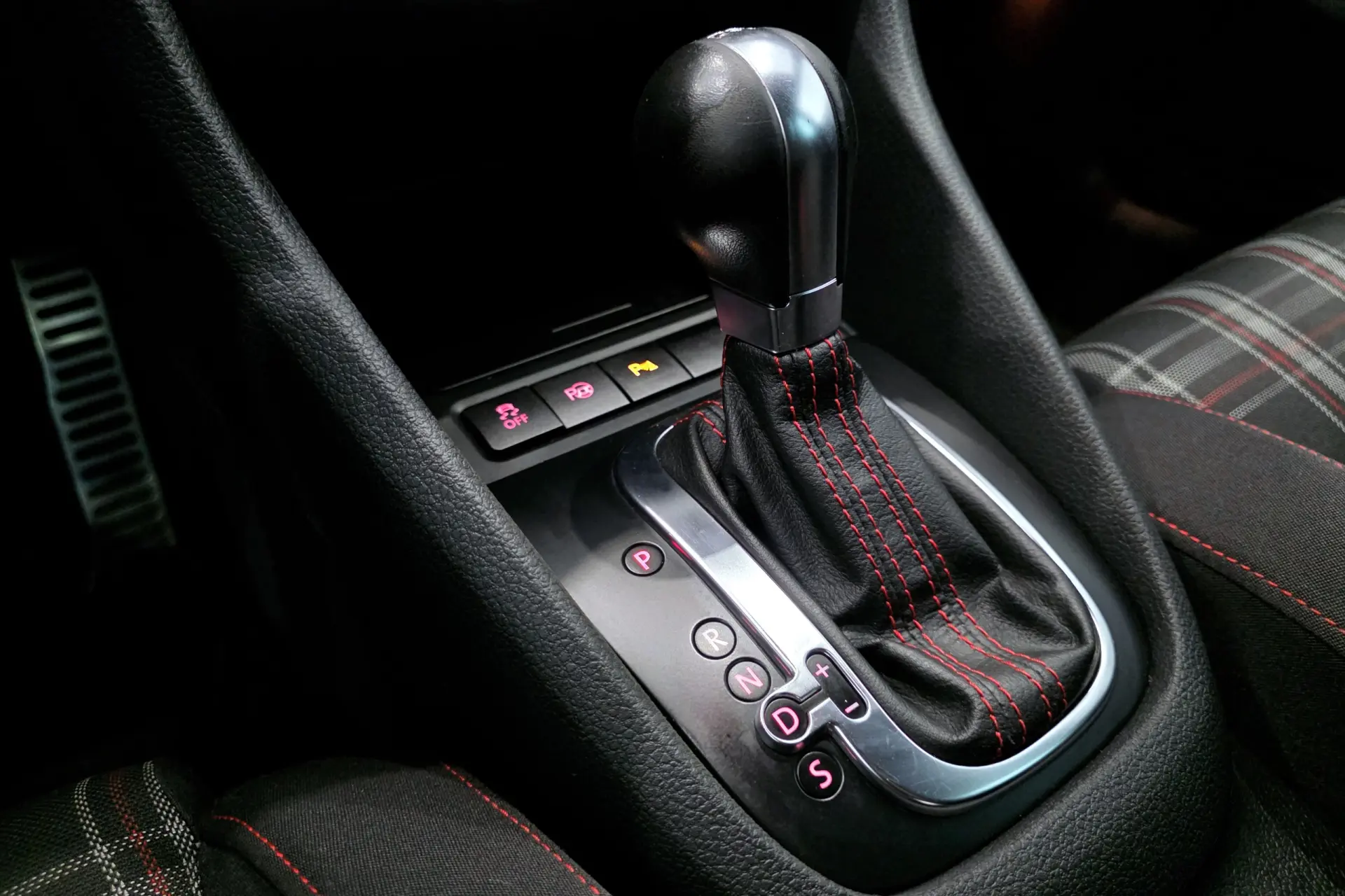 Volkswagen Golf 2.0 TSi GTI DSG 25