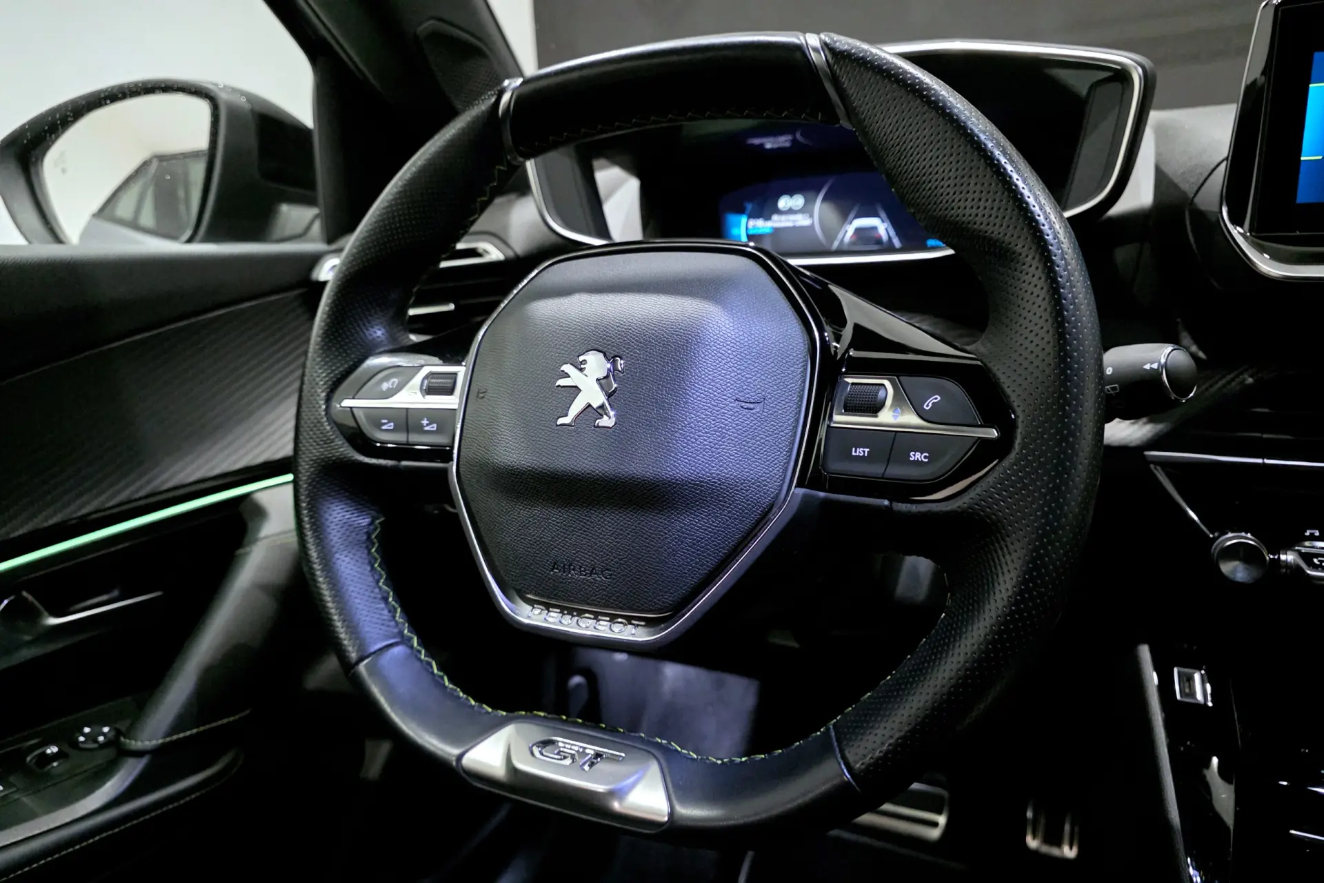 Peugeot e-2008 50 kWh GT Pack 16