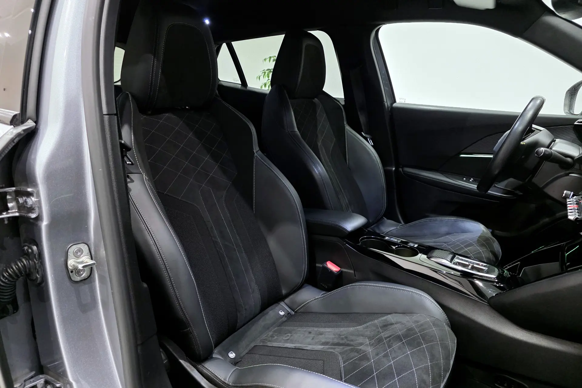 Peugeot e-2008 50 kWh GT Pack 14